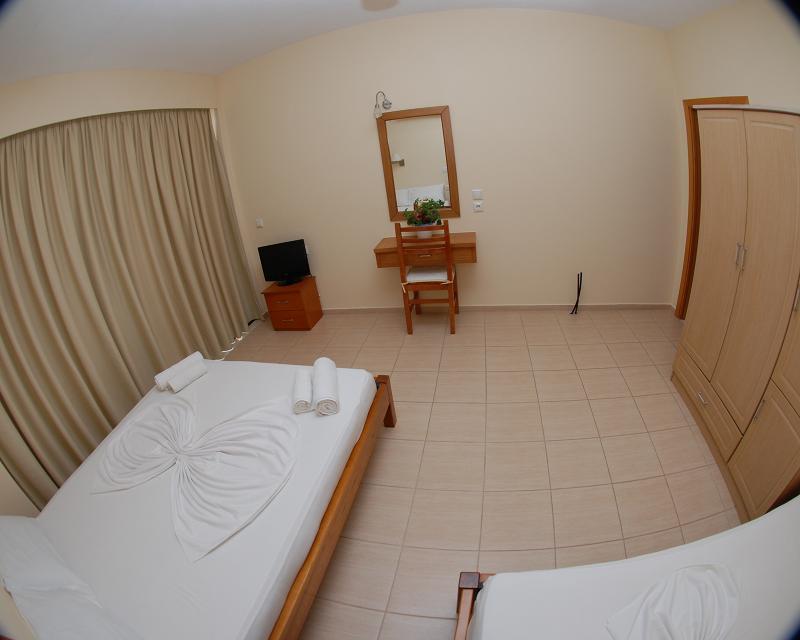 Nikos Hotel And Apartments ซารานเดอ ภายนอก รูปภาพ