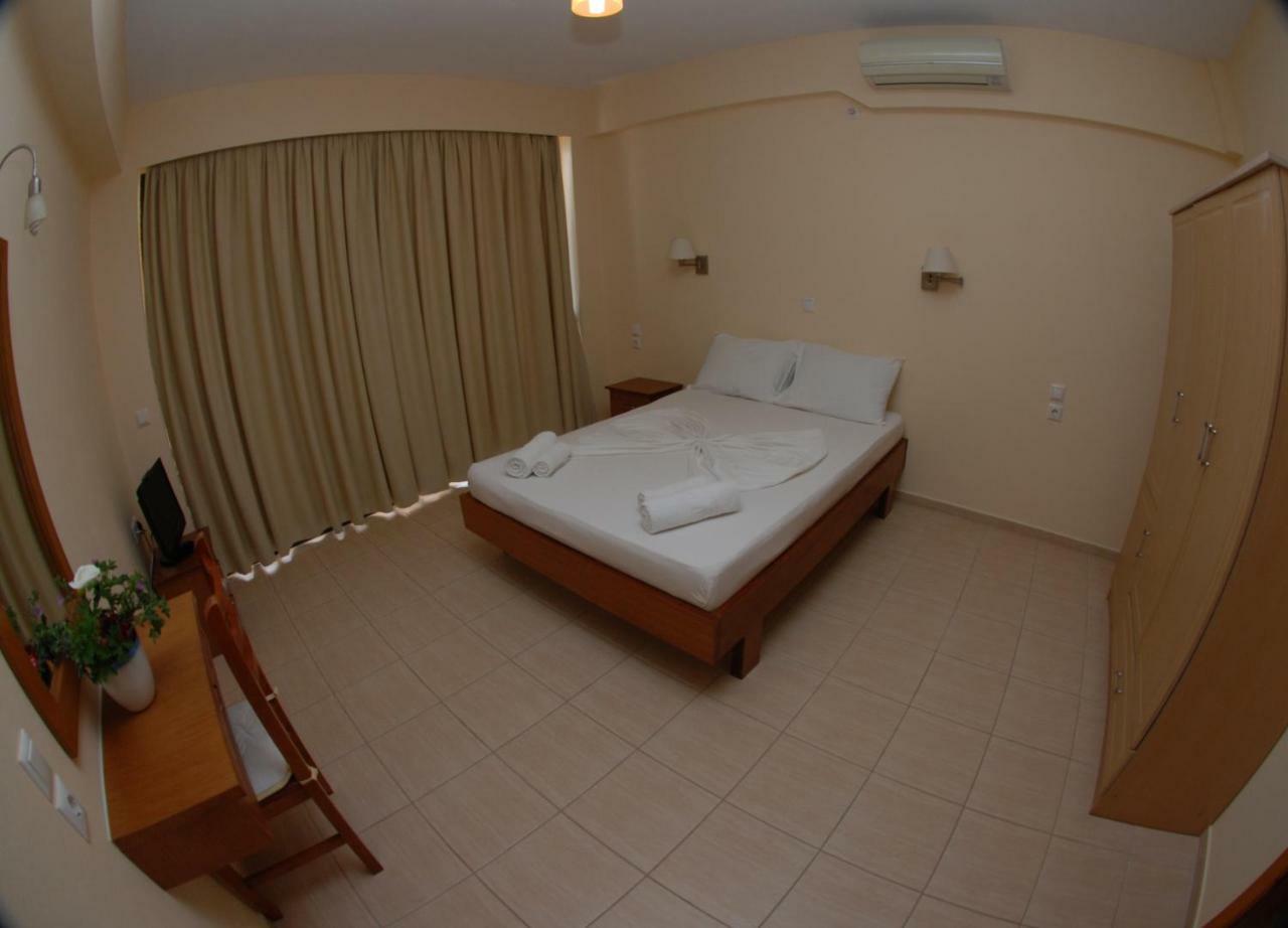 Nikos Hotel And Apartments ซารานเดอ ภายนอก รูปภาพ