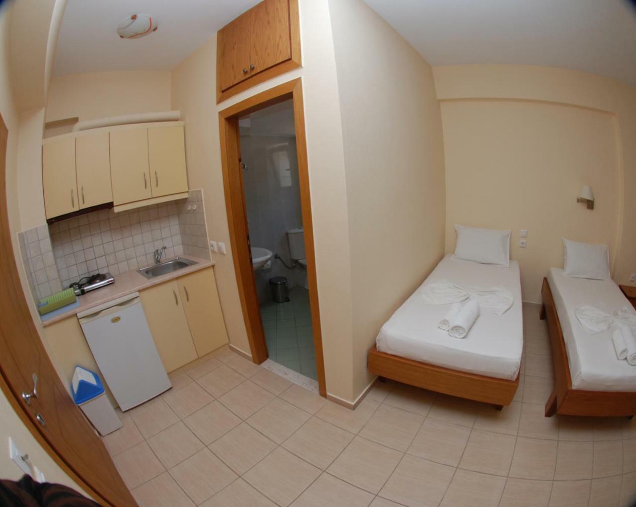 Nikos Hotel And Apartments ซารานเดอ ภายนอก รูปภาพ
