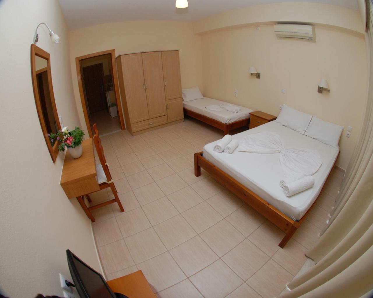 Nikos Hotel And Apartments ซารานเดอ ภายนอก รูปภาพ