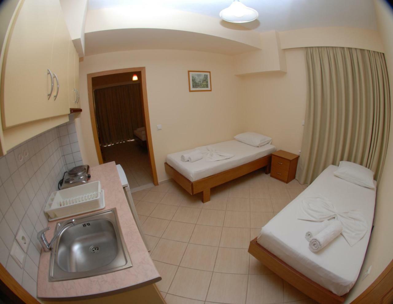 Nikos Hotel And Apartments ซารานเดอ ภายนอก รูปภาพ