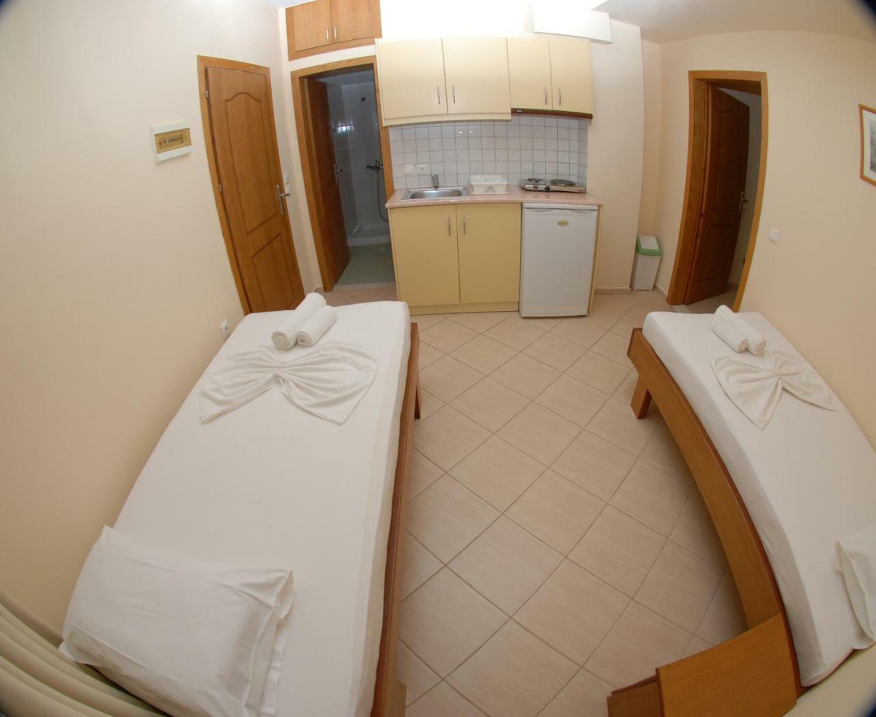 Nikos Hotel And Apartments ซารานเดอ ภายนอก รูปภาพ